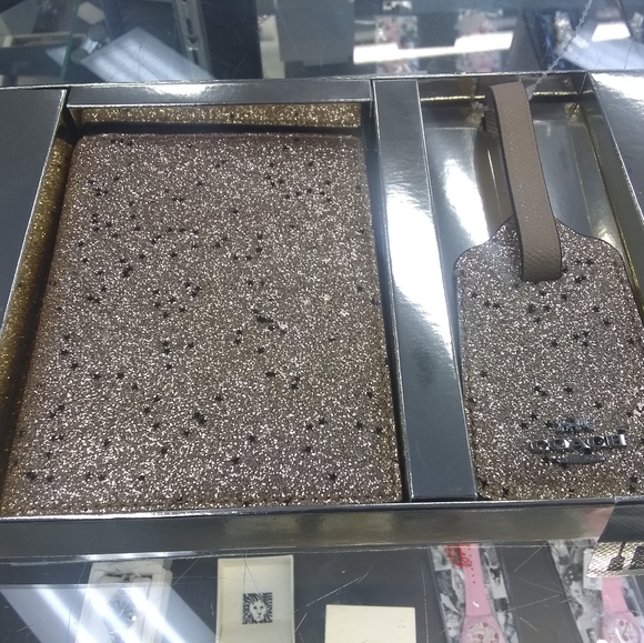 Coach wallet - Picture 2 of 3